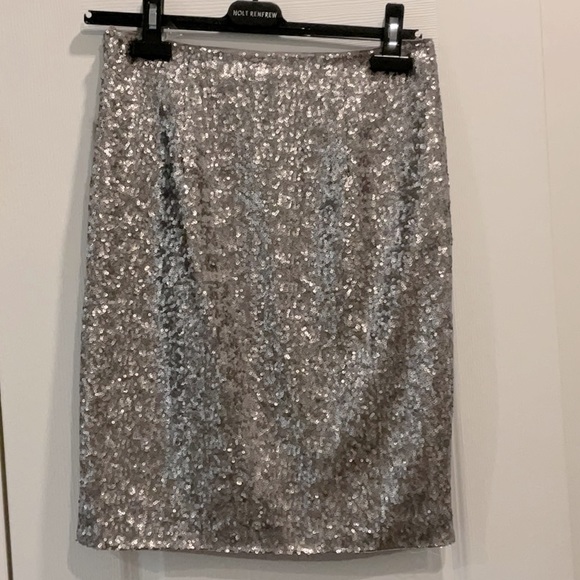 Flattering knee length sequinned skirt - Picture 4 of 5